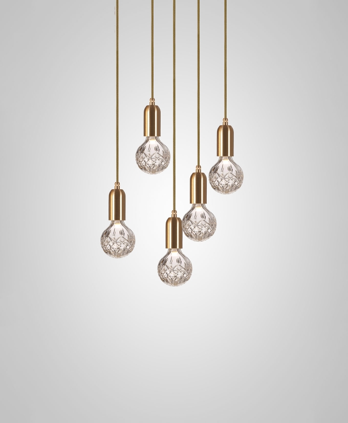 croppedimage680825-Clear-Crystal-Bulb-Chandelier-5-Piece-Brushed-Brass-Pendants-and-Satin-White-Ceiling-Plate-Studio-01-Web-Portrait (1)