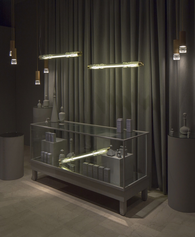 croppedimage680825-PerfumeryCrystal-Tube-and-Tumbler-Lights