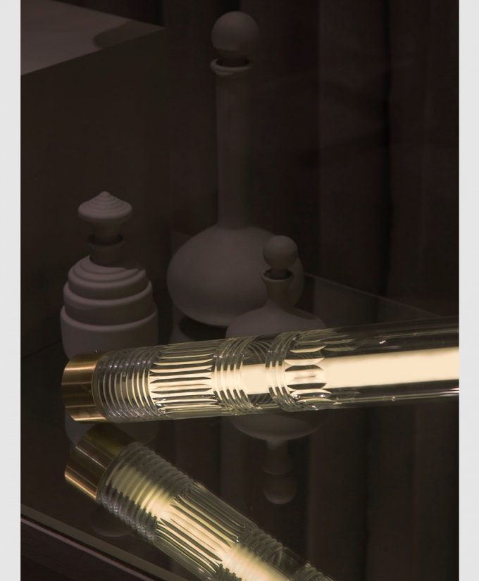 croppedimage680825-PerfumeryCrystal-TubeClose-Up