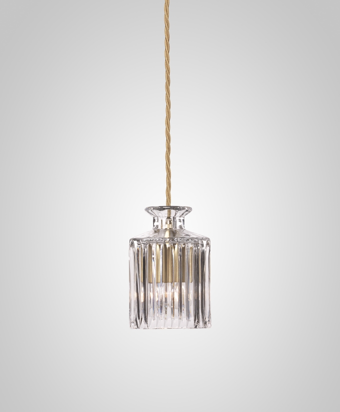 croppedimage680825-Square-Decanterlight-Straight-Studio (1)