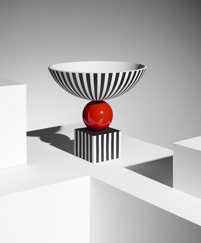 croppedimage680825-Wedgwood-by-Lee-Broom-Bowl-On-Red-Sphere-photo-credit-Michael-Bodiam